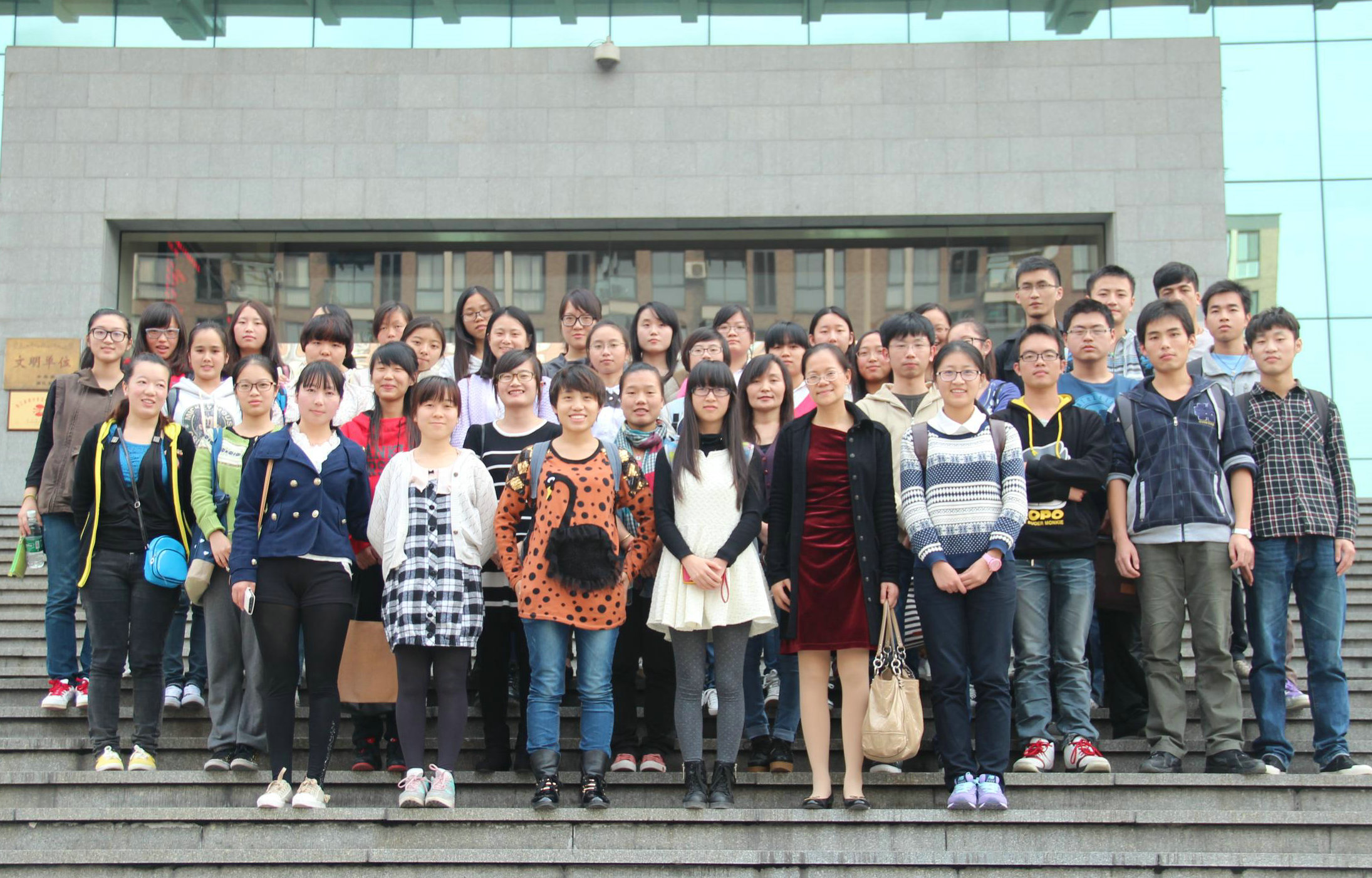 黎枫老师带领2012级学生旁听民事案件庭审_副本